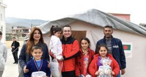 BAŞKAN KANAR HATAY ARSUZ’UN YARALARINI SARIYOR