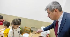 ÖĞRENCİLERE ÜCRETSİZ YEMEK DESTEĞİ