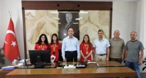 Altıntaş Türkiye 1.si Olan Öğrencileri Makamında Ağırladı.