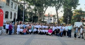 Sahne, ‘adam olacak’ çocukların