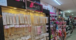SOSYETEYE ACCESSORİES”YENİ YÜZÜYLE HİZMETE DEVAM EDİYOR.