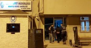 HIRSIZLIKTAN ARANDI, UYUŞTURUCU İLE YAKALANDI