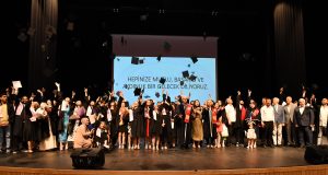 BAŞKAN ERDEM, GENÇLERİ MEZUNİYET SEVİNÇLERİNDE YALNIZ BIRAKMADI