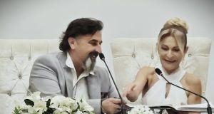 ESKİ BAŞKAN DÜNYA EVİNE GİRDİ