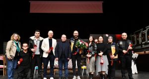 Dokuz Canlı Bol Alkış Aldı