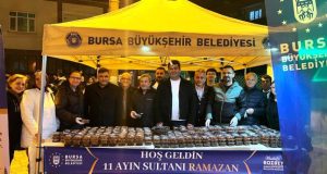 BÜYÜKŞEHİR’DEN VATANDAŞA TATLI İKRAMI