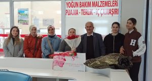 Sağlıkçılara sürpriz kadınlar günü kutlaması