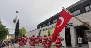 Nilüfer Belediyesi Halk Dansları Topluluğu Bulgaristan’da alkışları topladı