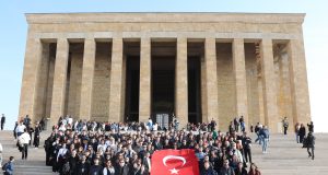 BURSALI GENÇLER, ATA’NIN HUZURUNA ÇIKTI