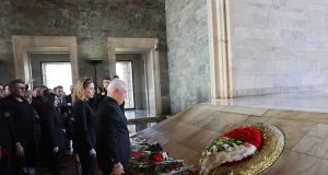 Büyükşehir Ata’sının huzurunda