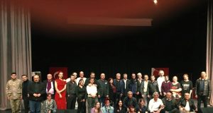 Tiyatroseverlerden Dakikalarca Ayakta Alkış