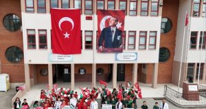 UÇURTMALAR ÇOCUKLARIN UMUDUYLA GÖKYÜZÜNE YÜKSELDİ