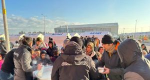 Depremzede vatandaşlara sıcak çorba ikramı