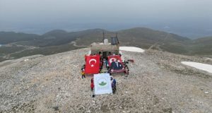 Osmangazili dağcılar 19 Mayıs’ı Uludağ zirvede kutladı