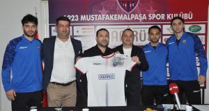 Pastanın Çileğini Papirüs