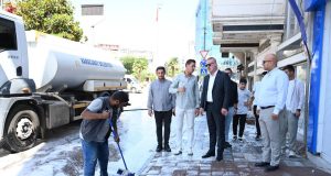 Karacabey Belediyesi’nden ana arterlerde yoğun temizlik mesaisi