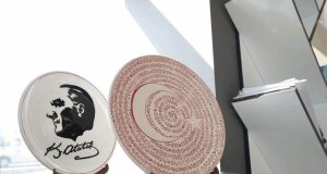 Mavinin Lâl Hali’ Sanatseverlerle Buluşuyor