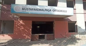 Bir Dönem Kapandı: Mustafakemalpaşa Ortaokulu’nun Tarihi Binası Yıkıldı