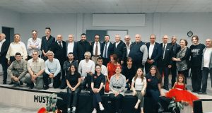 “Geldik Gördük Güldük” Rekor İlgi Gördü: Salon Ayakta İzleyicilerle Doldu