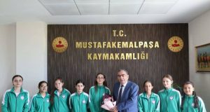 Güllüce Ortaokulu Kız Futsal Takımı Başarılarıyla Gururlandırdı