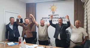 CHP’nin Kalesi Taşpınar’ın Muhtarı AK Parti’ye Katıldı