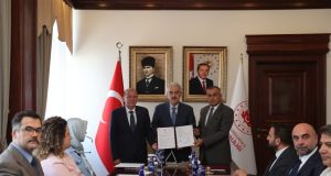 BURSA TİCARET BORSASI’NDAN MERHUM MECLİS BAŞKANI MEHMET AYDIN’A AHDE VEFA