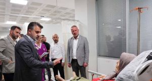 Şahin Biba hastaları ziyaret etti.